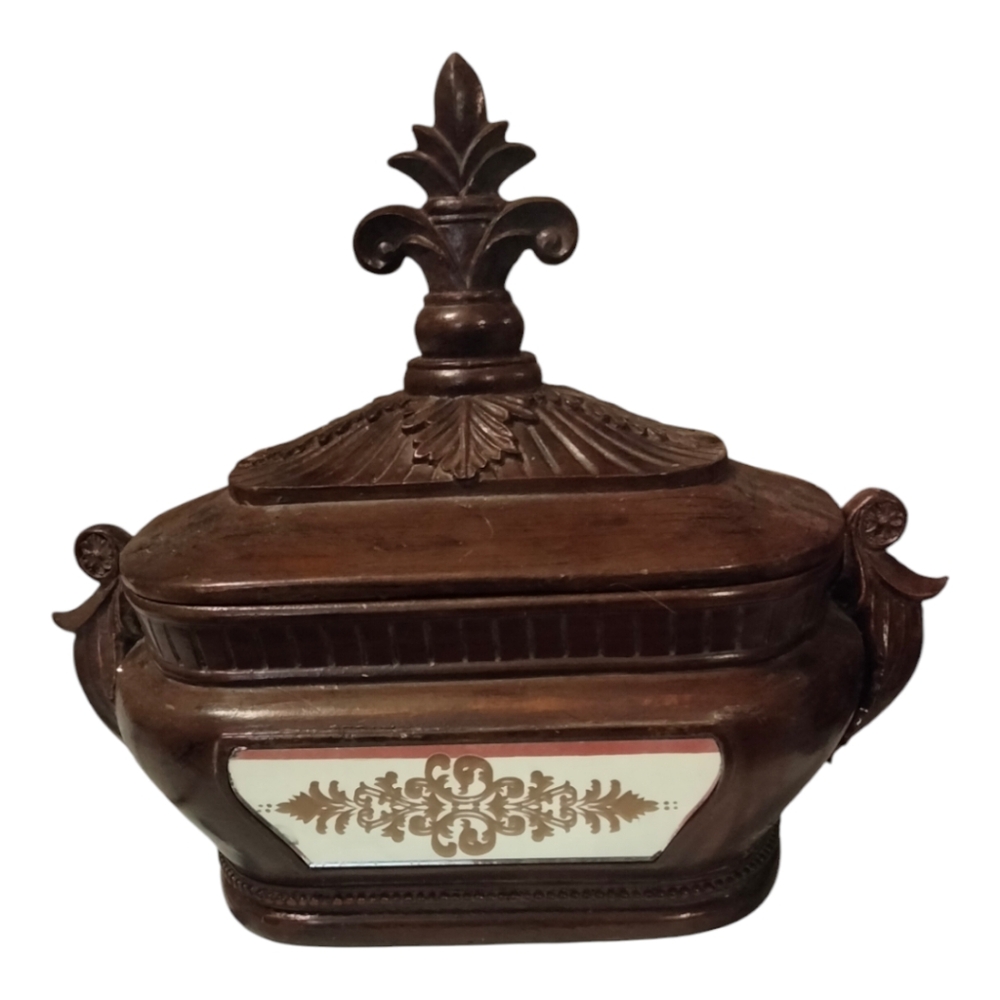 Decorative lidded box